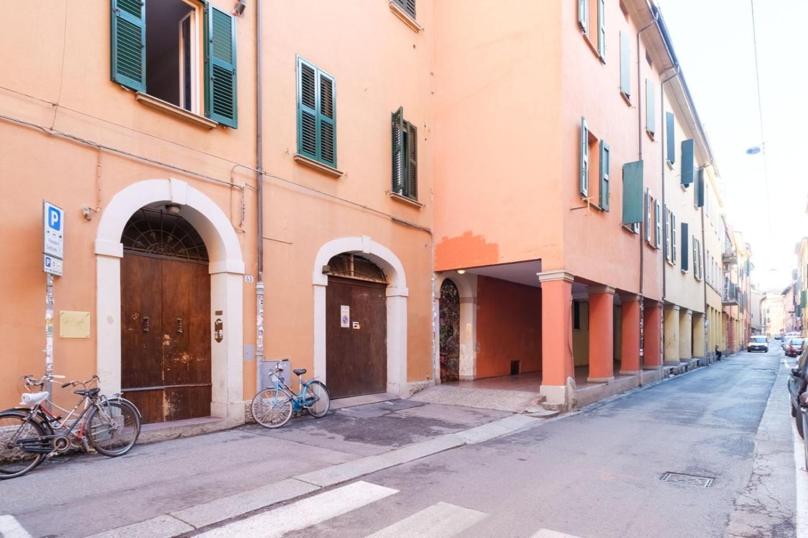 Piazza Maggiore - Il Sentiero Apartment With Private Garden Болонья Экстерьер фото